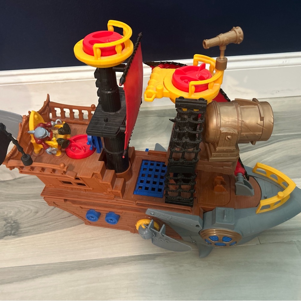 Imaginext Shark bite Pirate Ship